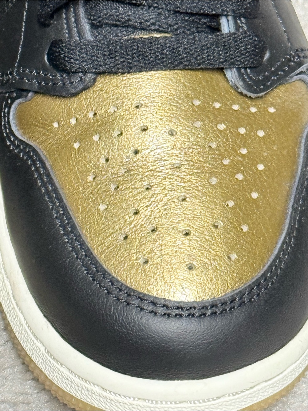 Nike Air Jordan 1 Retro High OG GS Black/ Gold FD1437-071 Sneakers, Youth 6.5 - Picture 9 of 12
